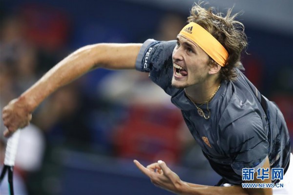 “真是个家伙” – 奇怪的时刻卢克·利特勒飞镖竞争敌人的肉类肉食。.