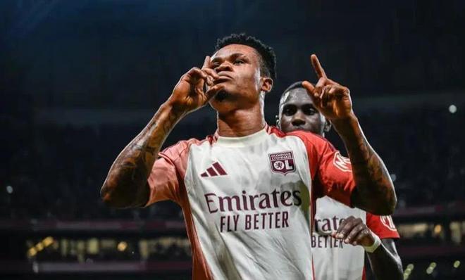 中场球员中 中场球员中